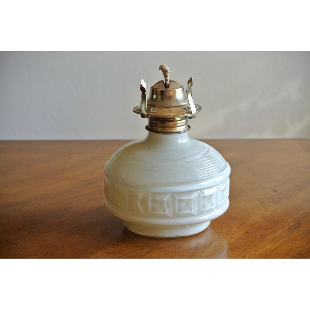 Lamp Light Farms Oil Hurricane Traditional Cream Base 5.75"Diameter Used Wick - Picture 4 of 11